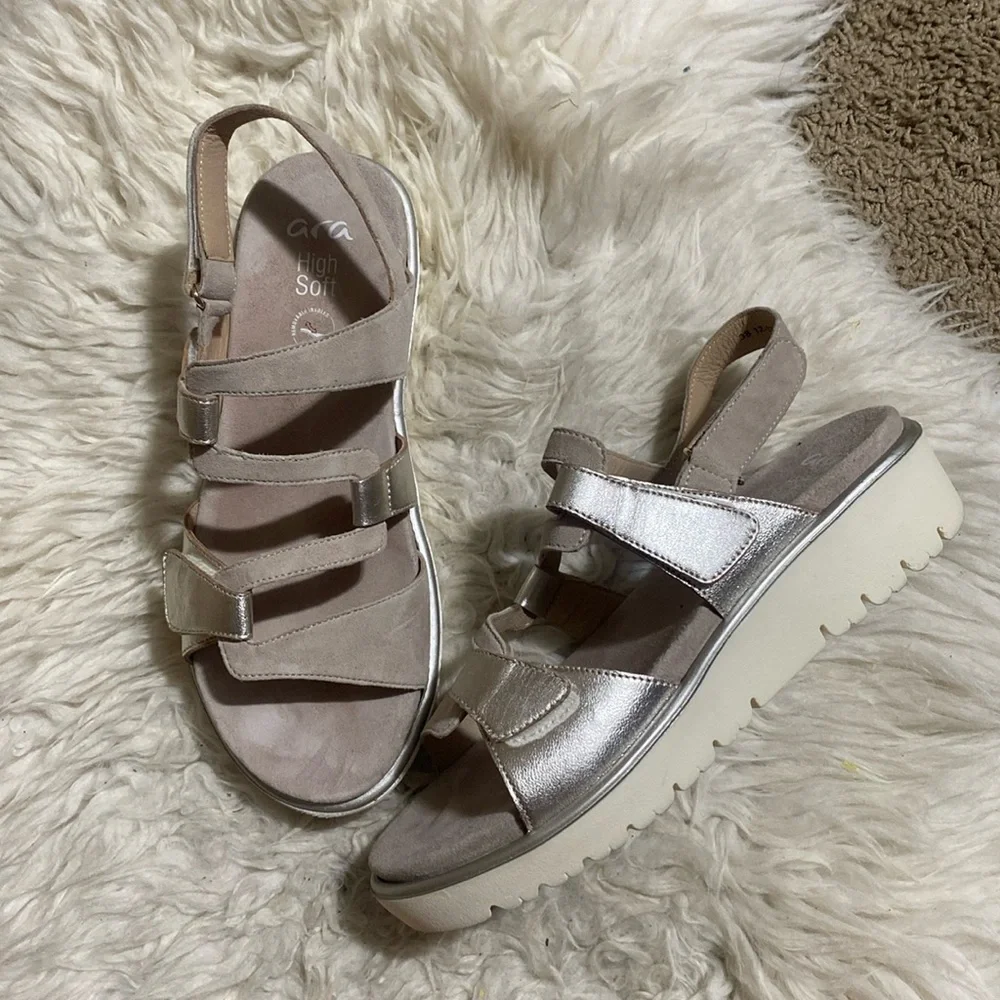 Ara Bayview Triple‎ Adjustable Wedge Sandal Platinum / Sand / Metallic Leather 8